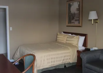 Village Inn & Suites hotel thumbnail 3