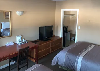 Village Inn & Suites hotel thumbnail 5