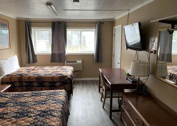 Village Inn & Suites hotel thumbnail 7
