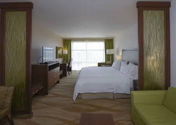 Holiday Inn Express & Suites Celaya by IHG hotel thumbnail 3