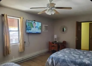 Golden Arrow Motel hotel thumbnail 7