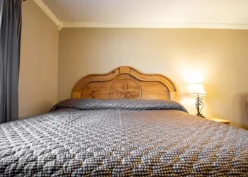 Country Inn & Cottages hotel thumbnail 2