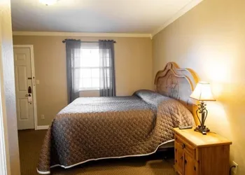 Country Inn & Cottages hotel thumbnail 3