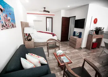 Hotel Paradise Suites hotel thumbnail 4