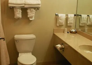 White River Inn hotel thumbnail 7