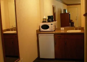 White River Inn hotel thumbnail 8