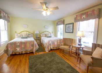 Echo Mountain Inn hotel thumbnail 4