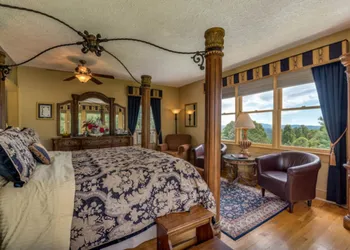 Echo Mountain Inn hotel thumbnail 5