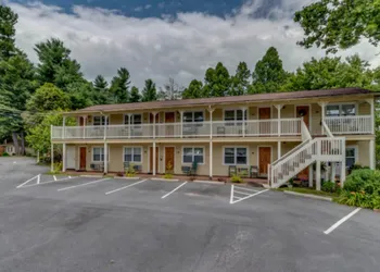 Echo Mountain Inn hotel thumbnail 6