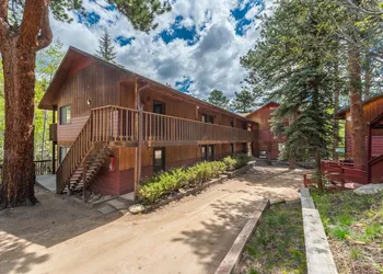 Ponderosa Lodge hotel thumbnail 2