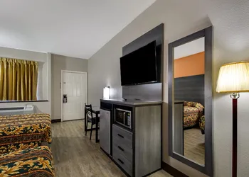 Executive Inn & Suites hotel thumbnail 7