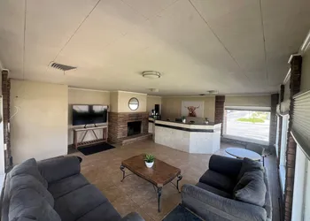 Mac's Motel hotel thumbnail 2