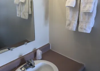 Wheels Motel hotel thumbnail 7