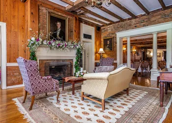 Wayside Inn hotel thumbnail 2