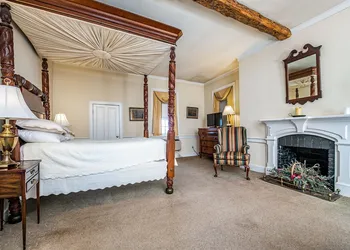 Wayside Inn hotel thumbnail 4