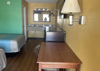 American Inn hotel thumbnail 2