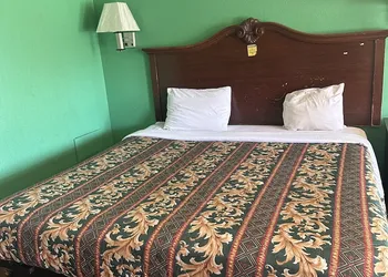 American Inn hotel thumbnail 8