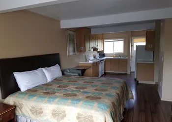 Townhouse Inn & Suites hotel thumbnail 2