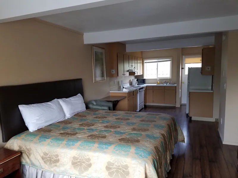 Townhouse Inn & Suites hotel detail image 2