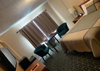 Townhouse Inn & Suites hotel thumbnail 5