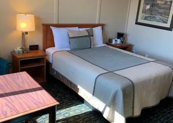 Townhouse Inn & Suites hotel thumbnail 6