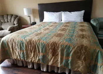 Townhouse Inn & Suites hotel thumbnail 8