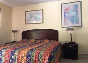The Crystal Manatee hotel thumbnail 3