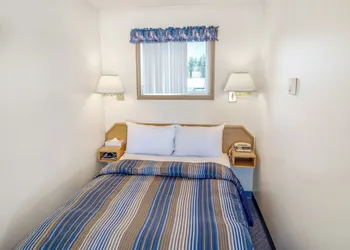 Blue River Motel hotel thumbnail 7
