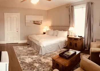 Treadwell Inn hotel thumbnail 3