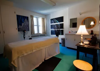 Manoir D'Youville hotel thumbnail 6
