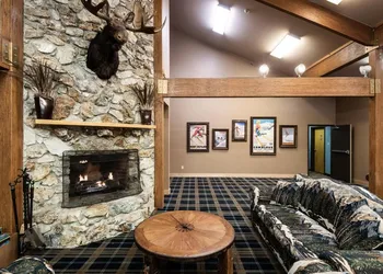 Snow Cap Inn hotel thumbnail 2