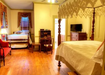 Emma's Bed and Breakfast hotel thumbnail 5