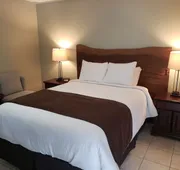 Adventure the Bruce Inn - Recently Renovated With Outdoor Hot Tub hotel detail image 4
