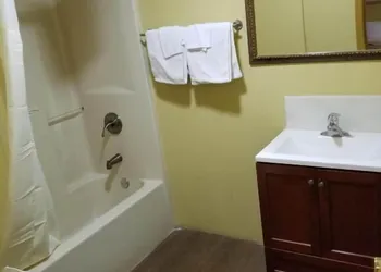 Budget Motel hotel thumbnail 8