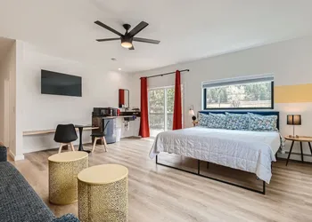 Uplift Inn hotel thumbnail 3