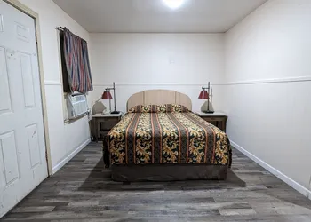 Economy Inn Kingsville hotel thumbnail 5