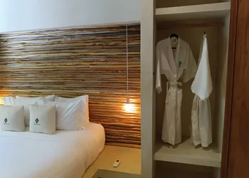 Casa Punta Coco & Beach Club hotel thumbnail 3