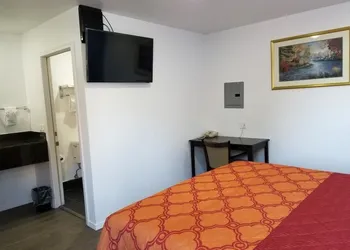Travis Lodge Motel 16 hotel thumbnail 3