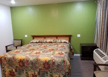 Travis Lodge Motel 16 hotel thumbnail 4