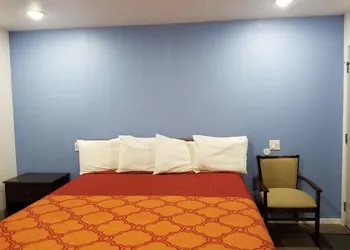 Travis Lodge Motel 16 hotel thumbnail 5