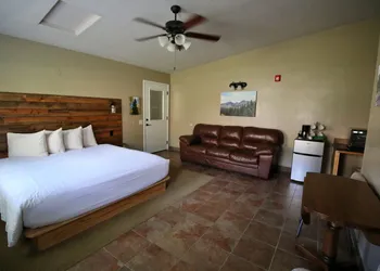 Hidden Canyon Retreat hotel thumbnail 3