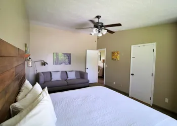 Hidden Canyon Retreat hotel thumbnail 6