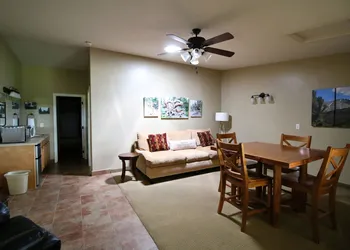 Hidden Canyon Retreat hotel thumbnail 7