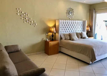 Luxury Condo Romantic Zone-Beach hotel thumbnail 5