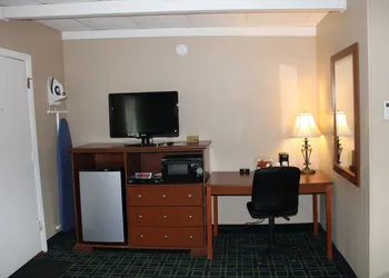 Claremont Motor Lodge hotel thumbnail 6
