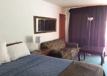 Motel 8 Lake City hotel thumbnail 8
