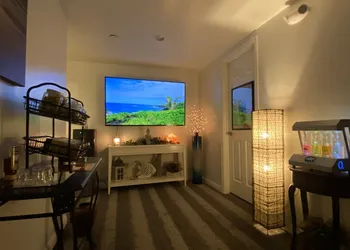 Stone Hollow hotel thumbnail 5