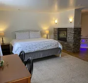 Stone Hollow hotel detail image 7