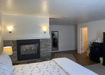 Stone Hollow hotel thumbnail 8
