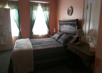 Wayne on Main hotel thumbnail 3